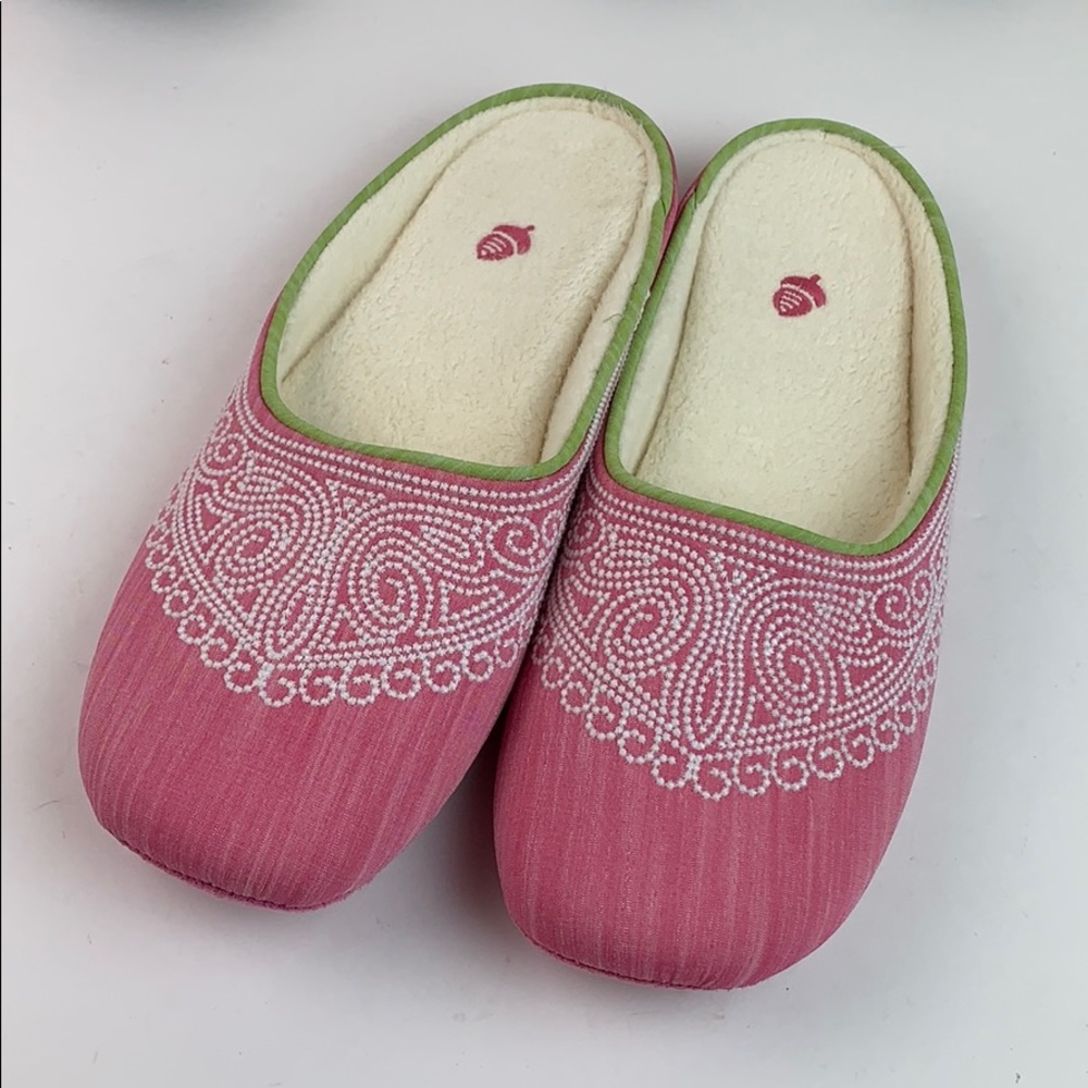 2/50$ New Acorn embroidered cushioned slippers
